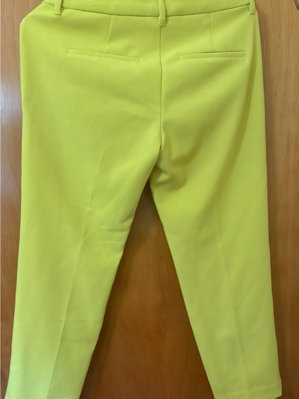 NWT Old Navy Harper Chartreuse Reg. Crop Chinos | Size 0 - Picture 3 of 8